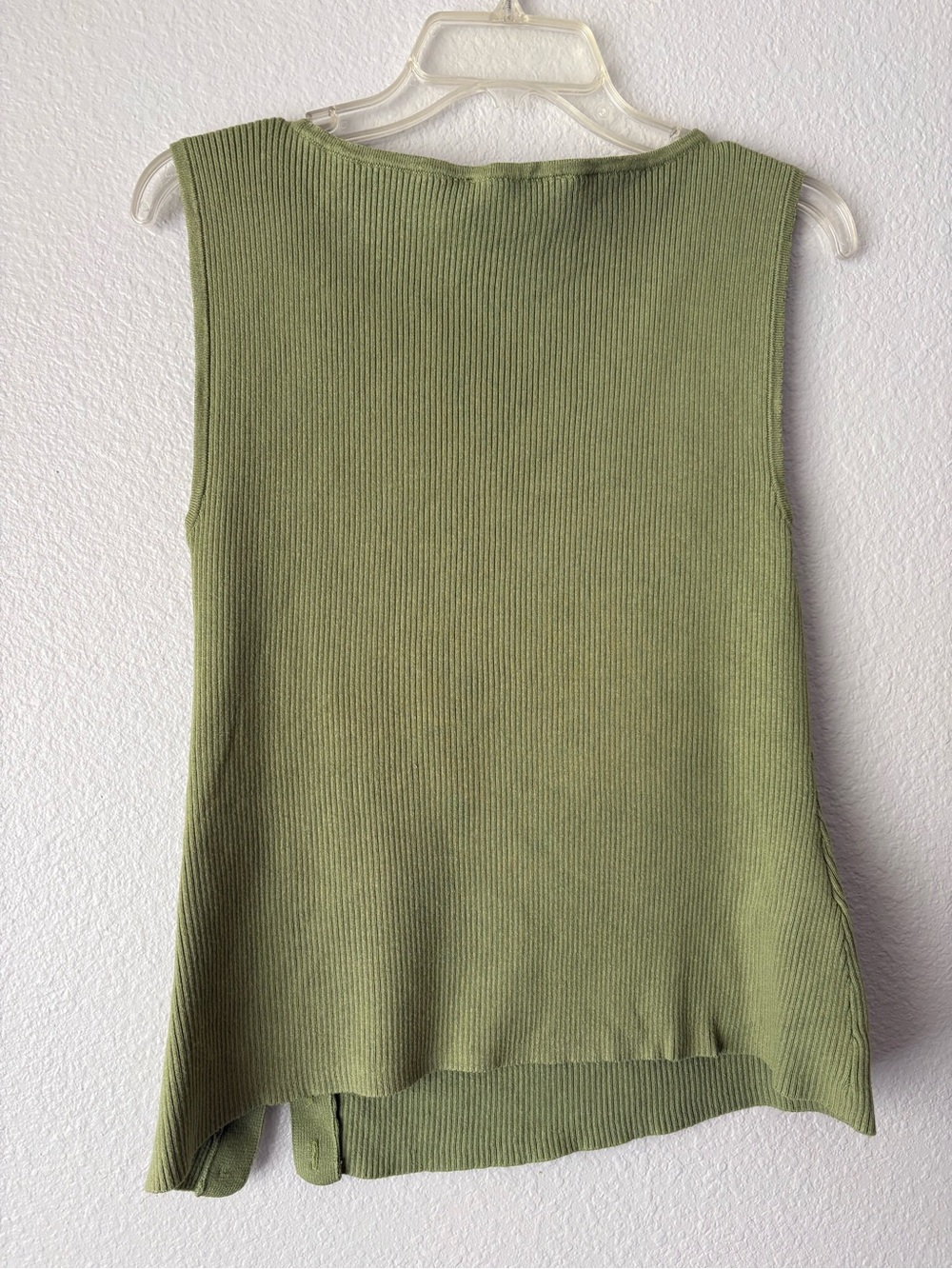 Abercrombie Side Button Tank - Picture 5 of 6